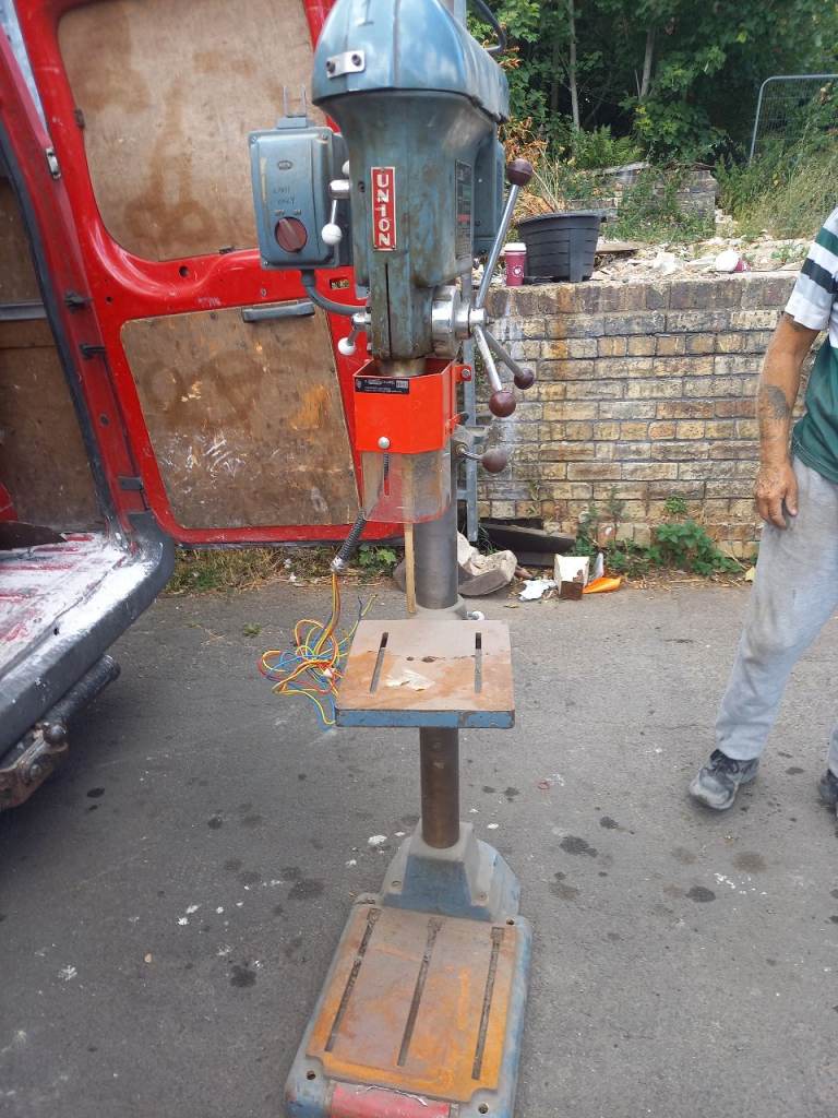 Floor standing pillar drill press