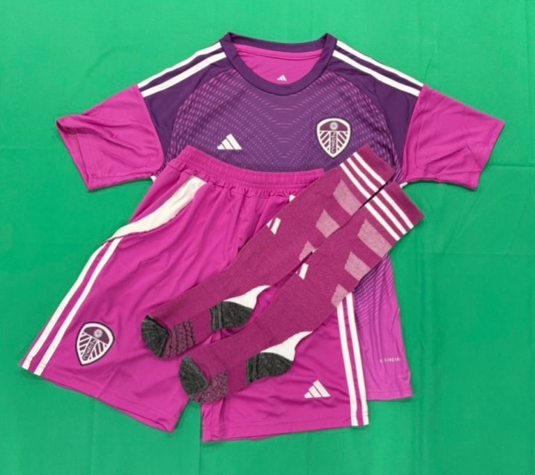 Leeds United 2025/26 Junior pink goalkeeper kit shirt/shorts/socks bundle sizes available (2-13yrs)
