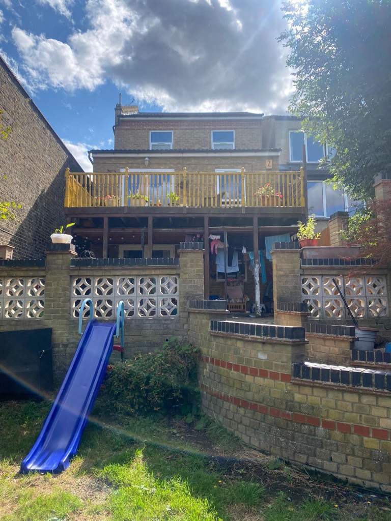 Elegant Double Room in SE18 (£680). Ideal for Professionals, Students 🌟