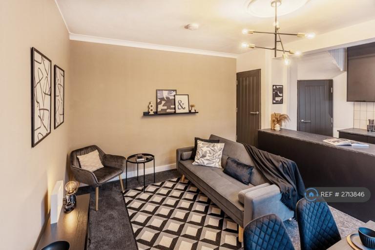 2 bedroom house in Autumn Grove, Leeds, LS6 (2 bed) (#2713846)