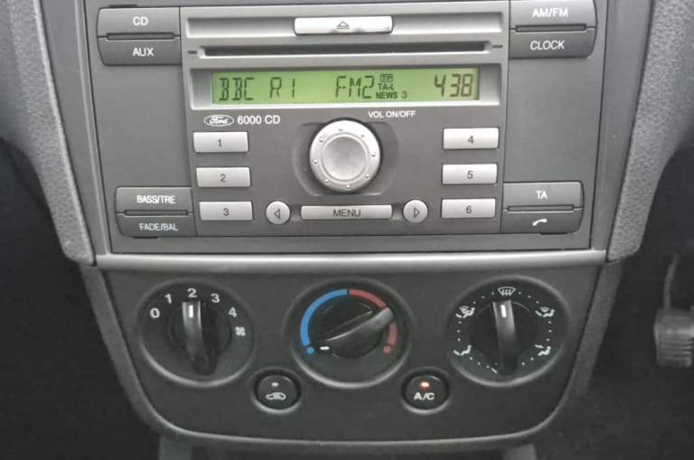 MOT - 16th of October 2026. 3 Owners. Ford Fiesta Style Climate - 2008/58 - 1.25 Petrol Manual 5 dr