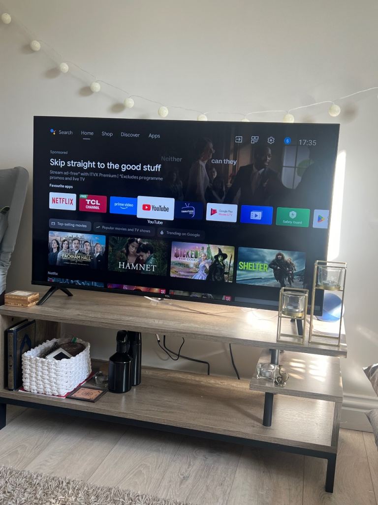 Smart TV TCL 43” (with the box)
