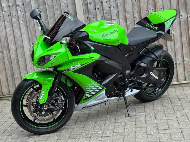 KAWASAKI NINJA ZX10R ANNIVERSARY EDITION 2011 (11) SUPER SPORT + 8,500 MILES 