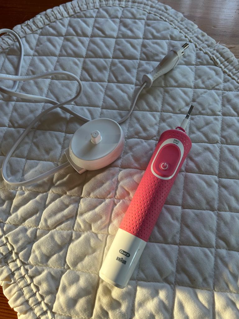 Braun Oral B battery toothbrush 