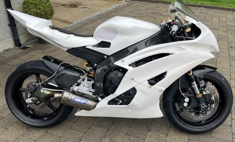Yamaha R6 13S track bike