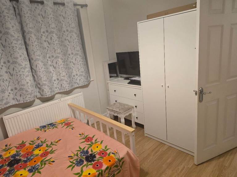 Double Room near Gants Hill Station 