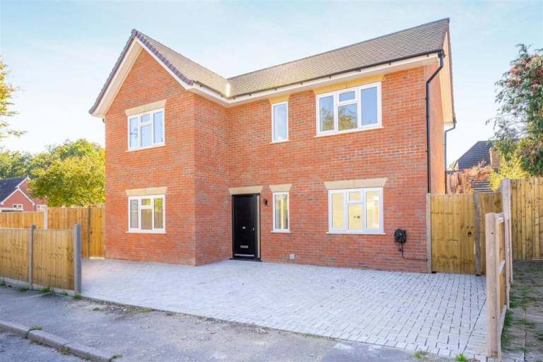3 Bedroom detached new build house with 2  lotf rooms ( SHORT TERM LET 6 MONTHS )