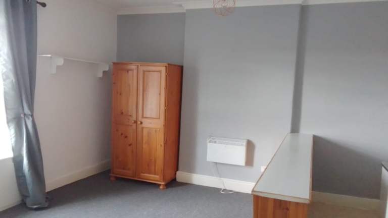 Clifton Redland Large studio flat own kitchen shower shared WC