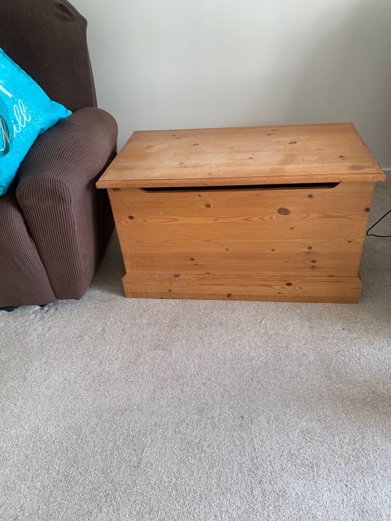 Pine Wood Storage Chest/Trunk – Good Condition