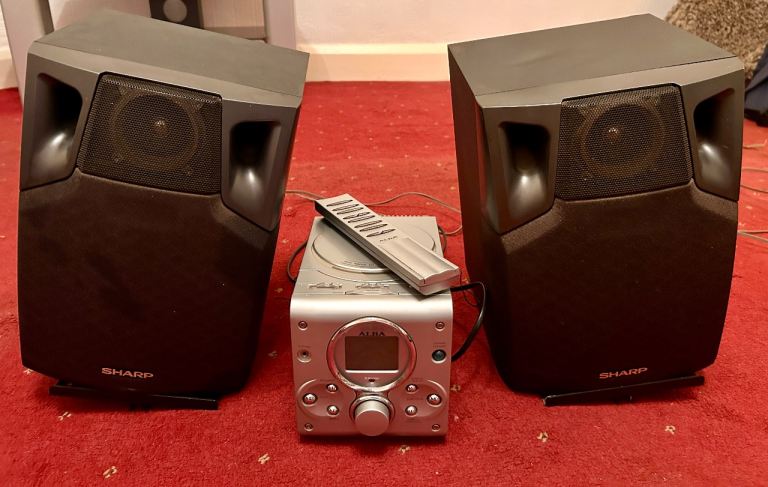 Alba Mini Hi-Fi System with Sharp Speakers and Remote