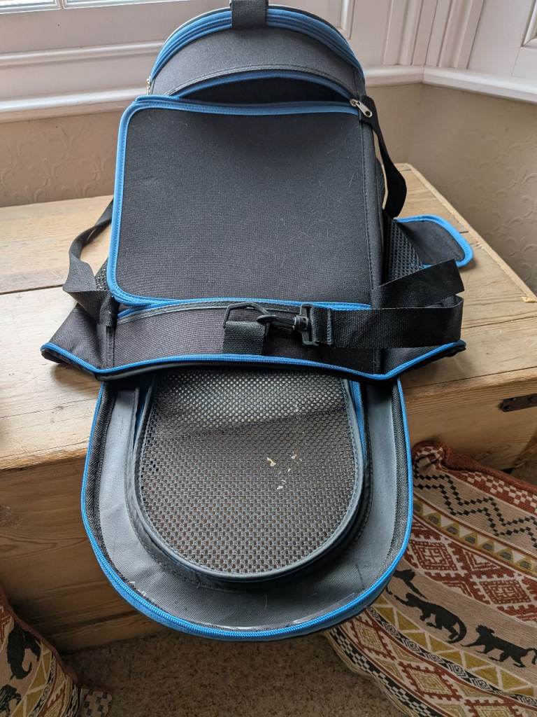 Lovely blue/black cat basket