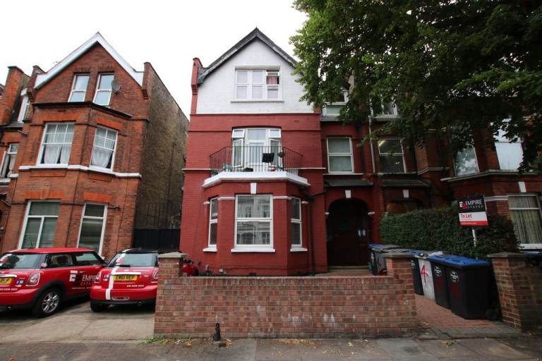 Studio Flat Available To Rent On Park Avenue, Willesden Green, NW2