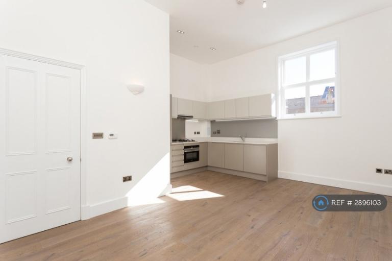 1 bedroom flat in Woolwich, London, SE18 (1 bed) (#2896103)