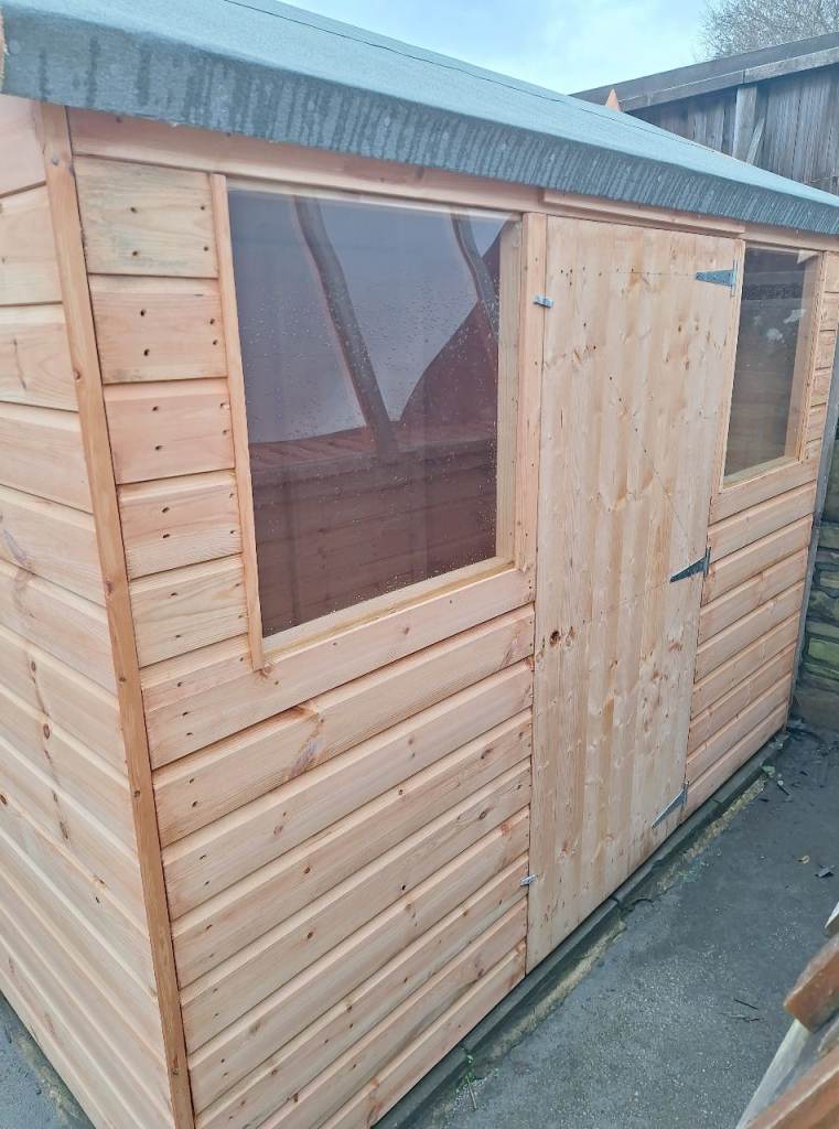 Grab a bargain!! Ex-display shed almost like NEW!!