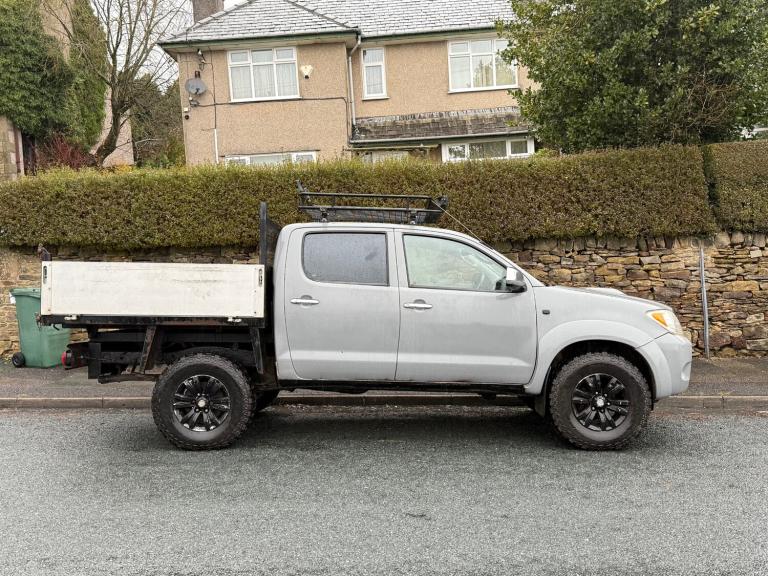 2007 Toyota Hilux INVINCIBLE 3.0D4-D DOUBLE CAB TIPPER MANUAL 4X4 GREY PICK UP Diesel Manual