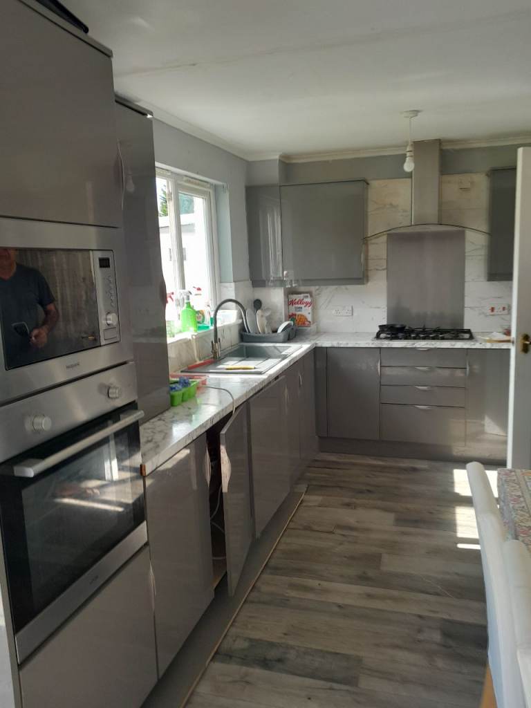 Double and single bedrooms to let in southside