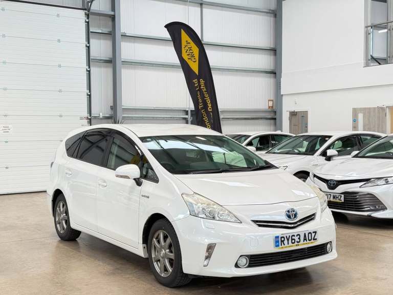 2013 Toyota 7 Seat Prius Toyota Prius Alpha Hybrid  Pearl White  2013 7 Seater