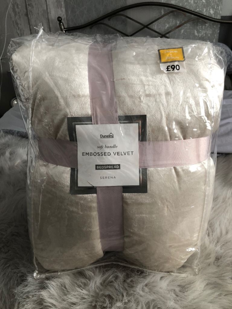 Dunelm Serena Embossed Velvet Bedspread Bed throw – New, Cream 265x265cm