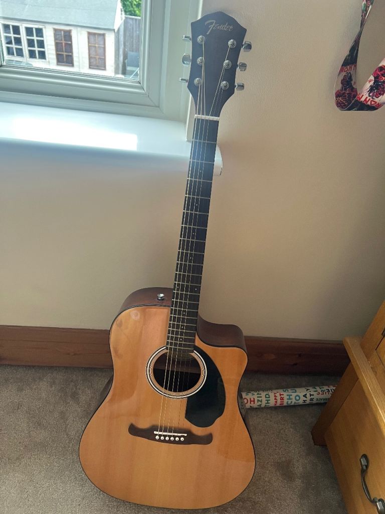 Fender Acoustic Guitar – Good Condition, Natural Wood Finish