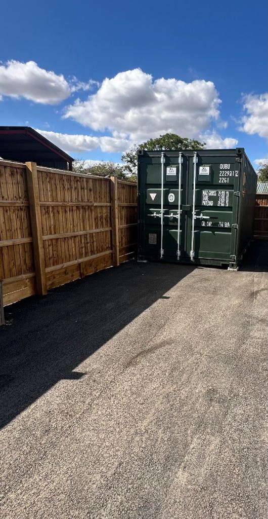 Storage containers to let in a secure yard