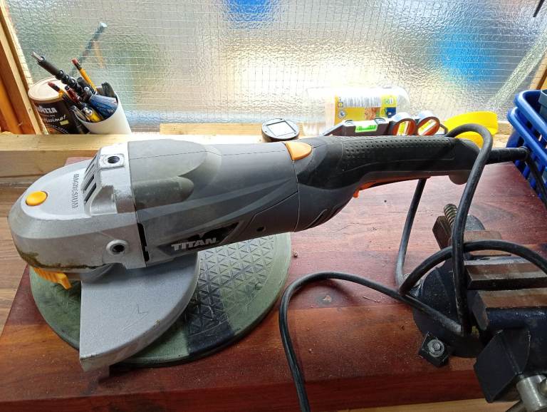 Titan Angle grinder 2350w