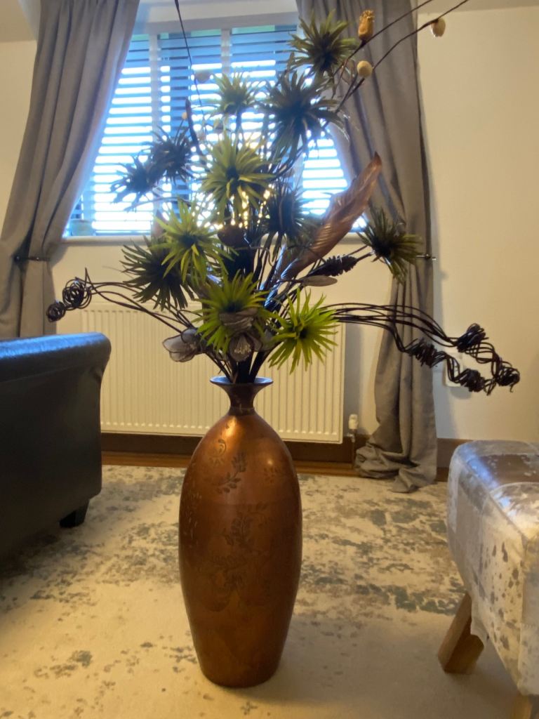 Vase with dry flowers 