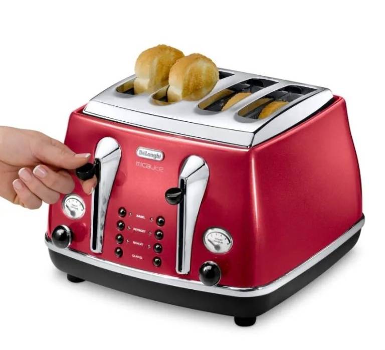 De'Longhi 4-slice toaster