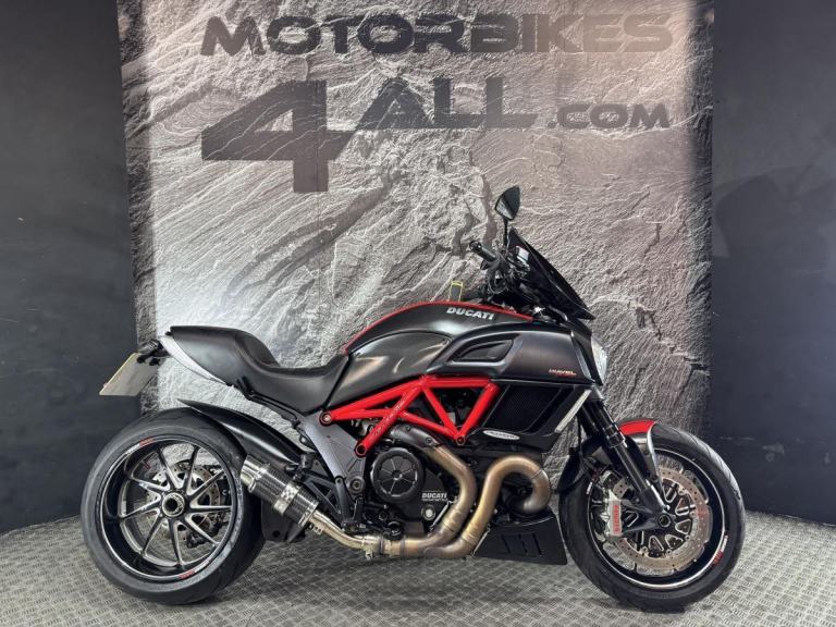 DUCATI DIAVEL CARBON 2016