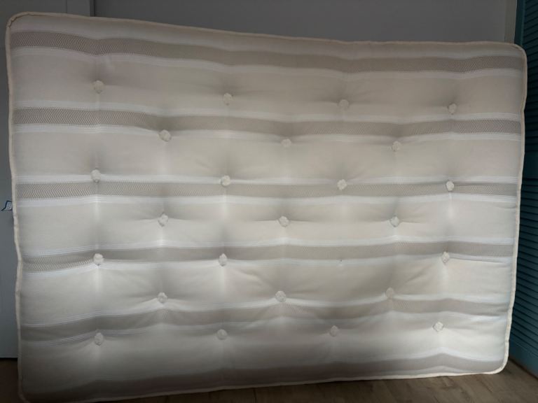 Double mattress-Free