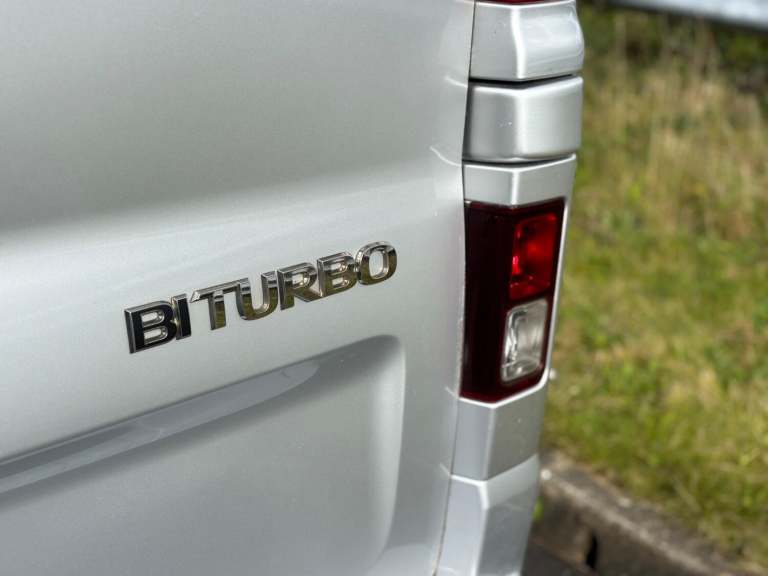 VAUXHALL VIVARO 1.6 CDTi 2700 BiTurbo ecoFLEX Sportive 2015