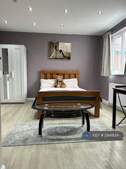 Studio flat in Highfield Avenue, London, NW11 (#2941834)