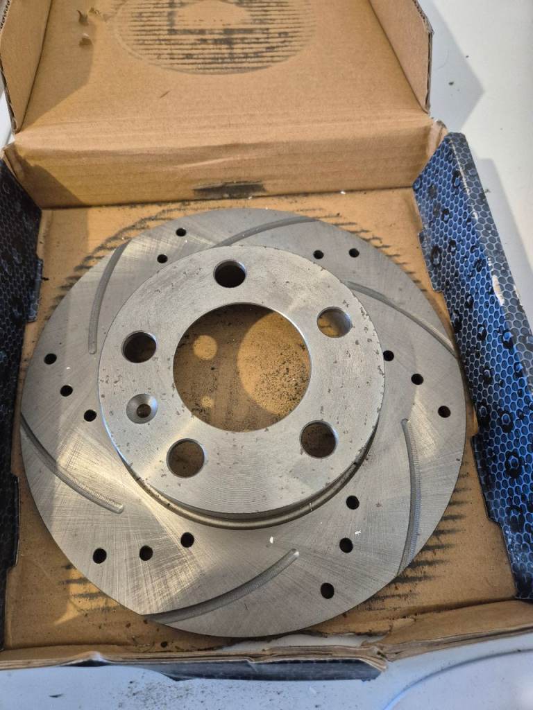 NEW IN BOX BREAK DISCS VOLKWAGON POLO OR GOLF 