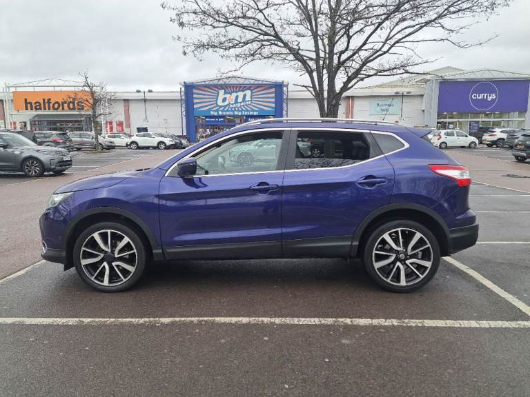 Nissan qashqai J11 tekna fully loaded Panasonic roof, full lether interior heated seats 