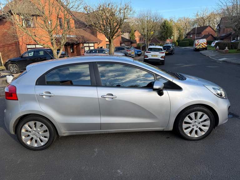 Well-maintained Kia Rio 2012 Manual