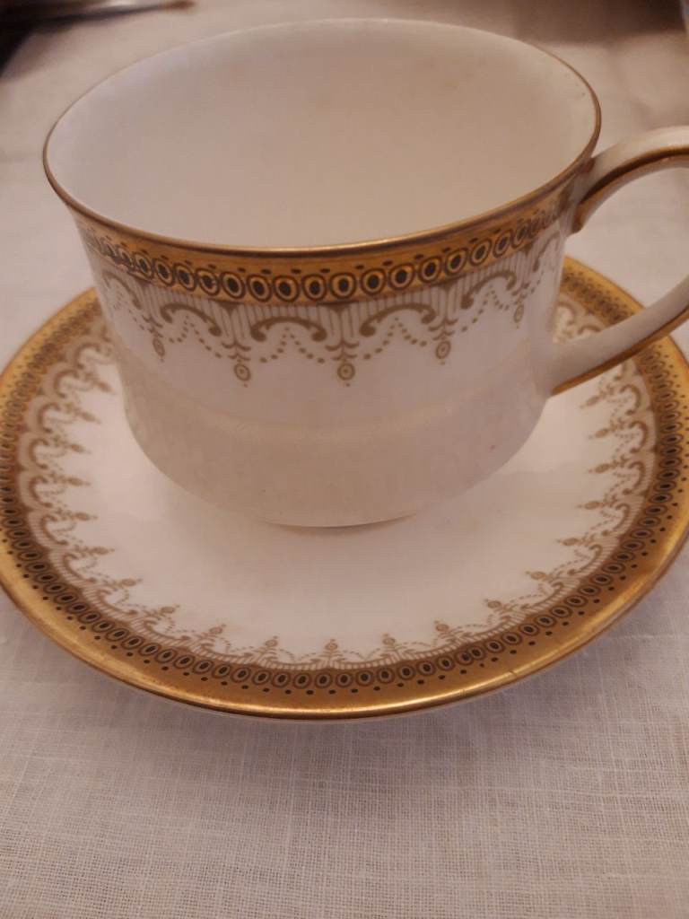 Vintage PARAGON ATHENA Fine Bone China Gold Tea Set for 10, total pieces 34 