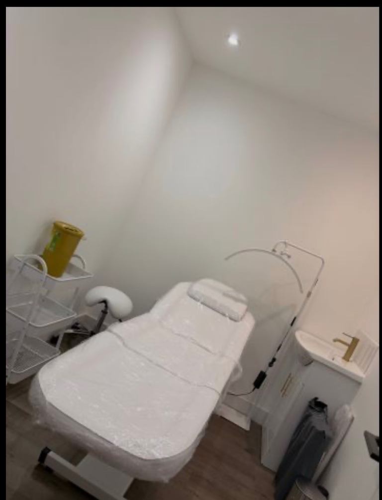 Beauty room to rent/ creative workshop