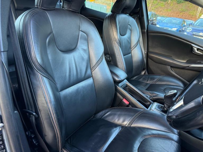 2013 Volvo V40 D2 Cross Country Lux 5dr HATCHBACK Diesel Manual