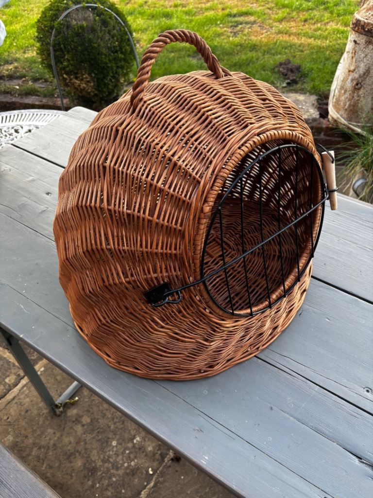 Cat basket carrier