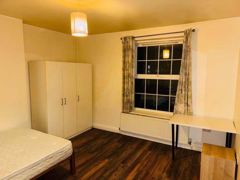 No Deposit! Room available in a shared house