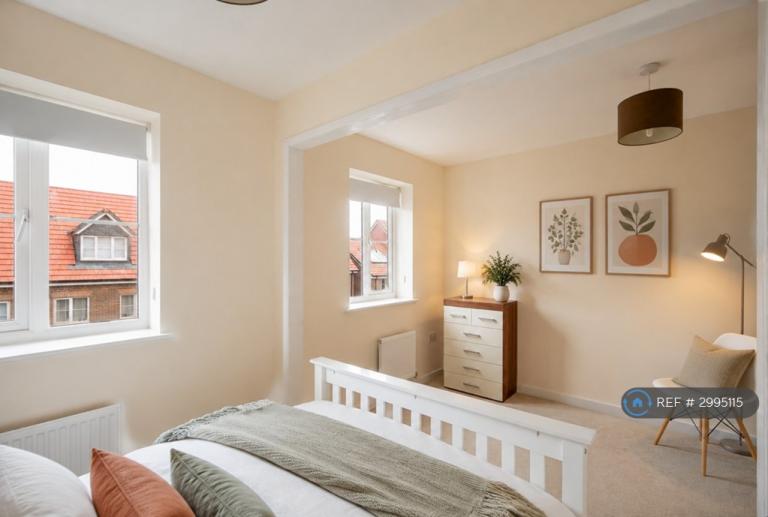 1 bedroom in Winter Close, Epsom, KT17 (#2995115)