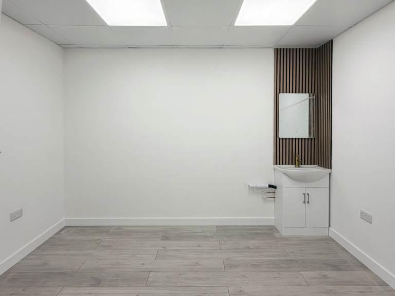 Modern Treatment Room to Rent in Wembley Alperton HA0