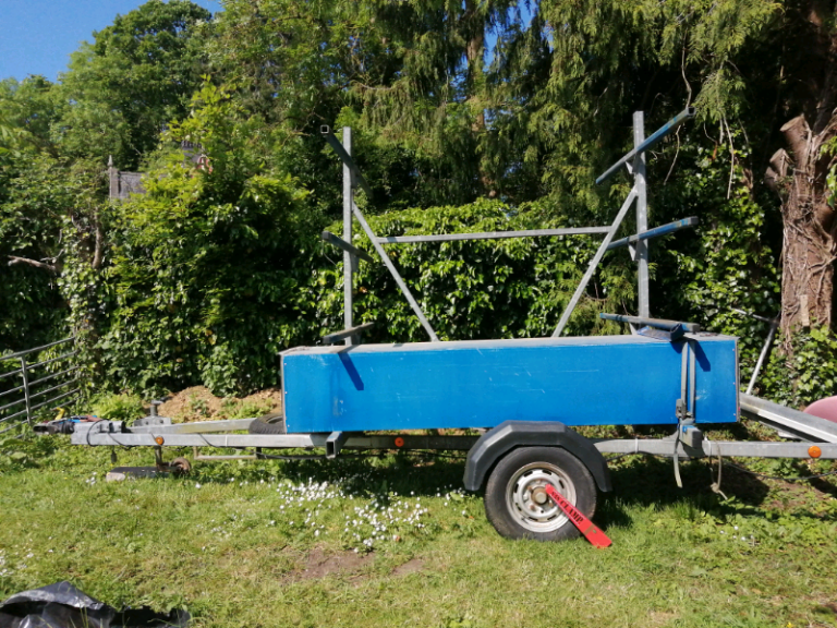 8 canoe trailer with storage box