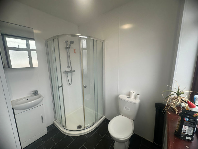 DOUBLE EN SUITE ROOM, ST. PAULS AVENUE, KINGSBURY, HA3