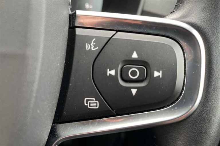 2020 Volvo XC40 2.0 D4 Inscription Pro SUV 5dr Diesel Auto AWD Euro 6 (s/s) (190 ps) SUV Diesel A...