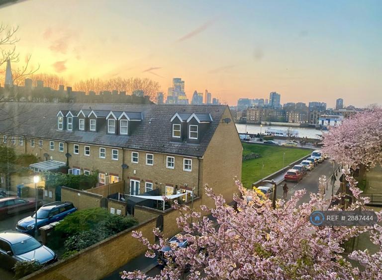2 bedroom flat in Paradise Street, London, United Kingdom, SE16 (2 bed) (#2887444)