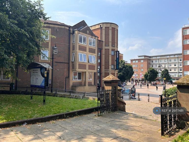 1 bedroom flat in Trinity Walk, Coventry, CV1 (1 bed) (#2977481)