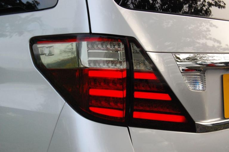 TOYOTA ALPHARD 240X Silver Auto Petrol 2009