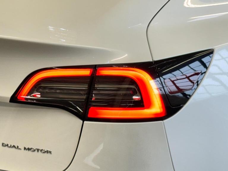 TESLA MODEL 3 (Dual Motor) Long Range Auto 4WDE 4dr 2021