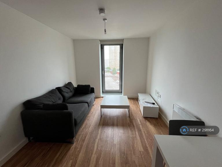 1 bedroom flat in Michigan Avenue, Salford, M50 (1 bed) (#2911164)