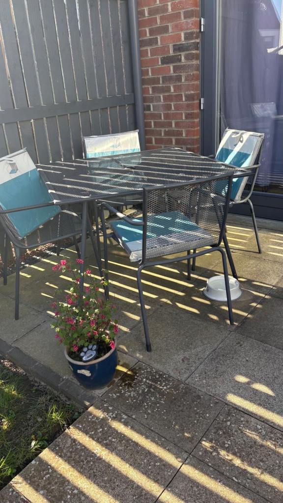 Garden table and 4 chairs